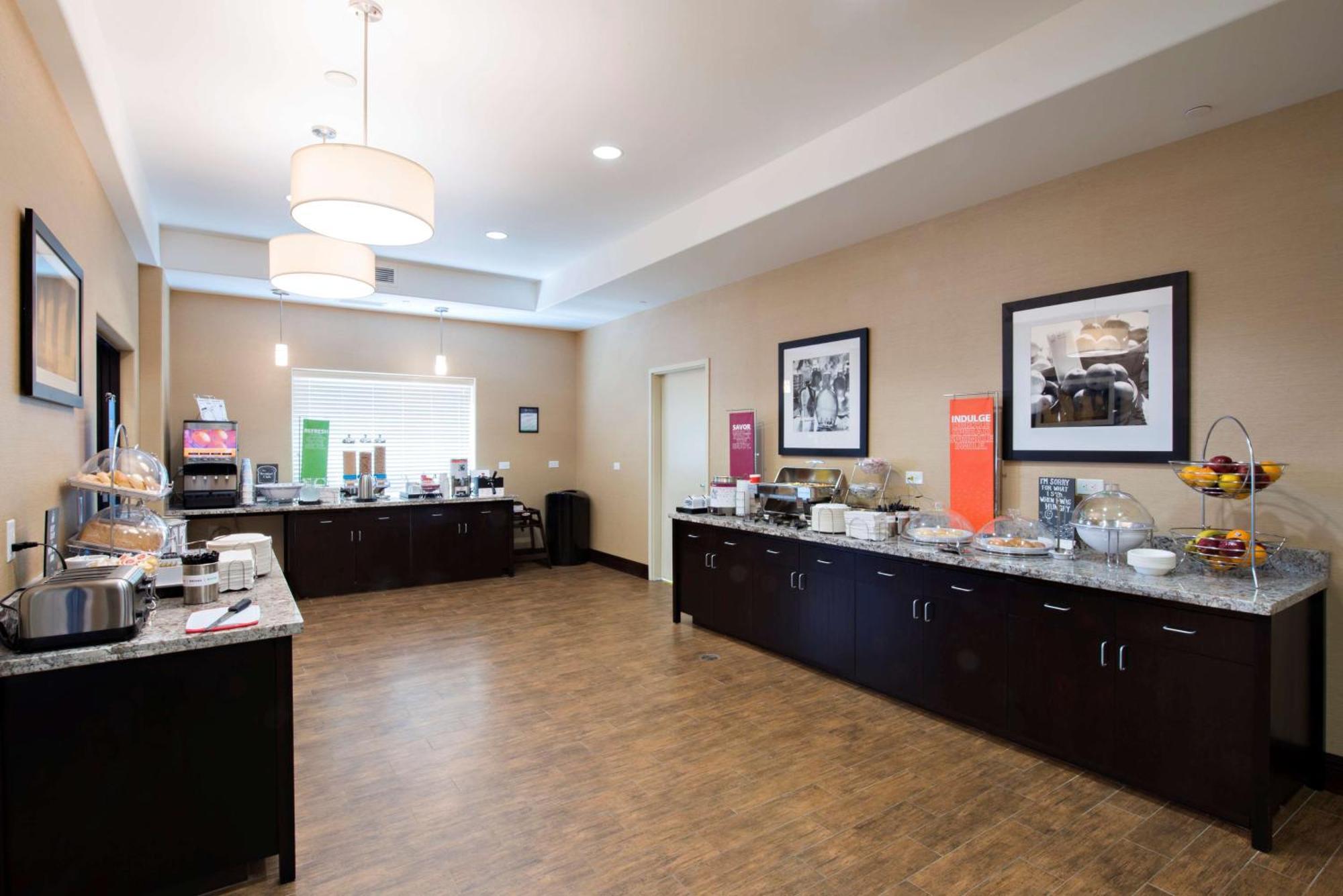 Hampton Inn Saskatoon South Экстерьер фото