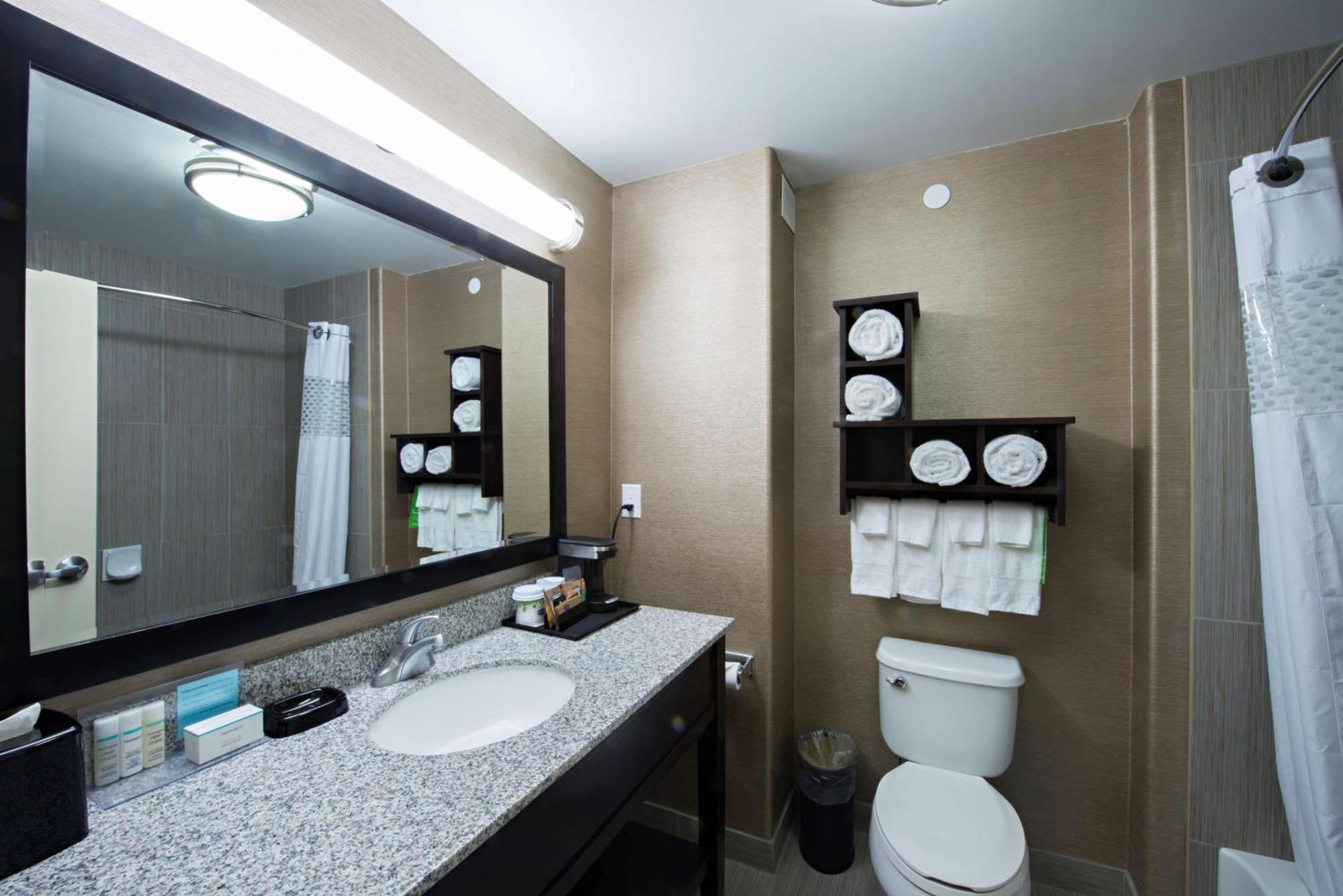 Hampton Inn Saskatoon South Экстерьер фото