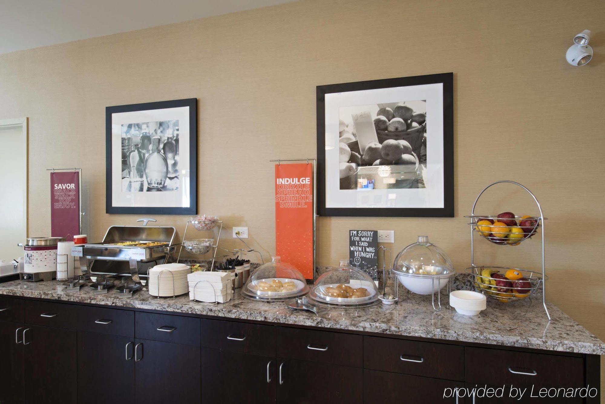 Hampton Inn Saskatoon South Экстерьер фото