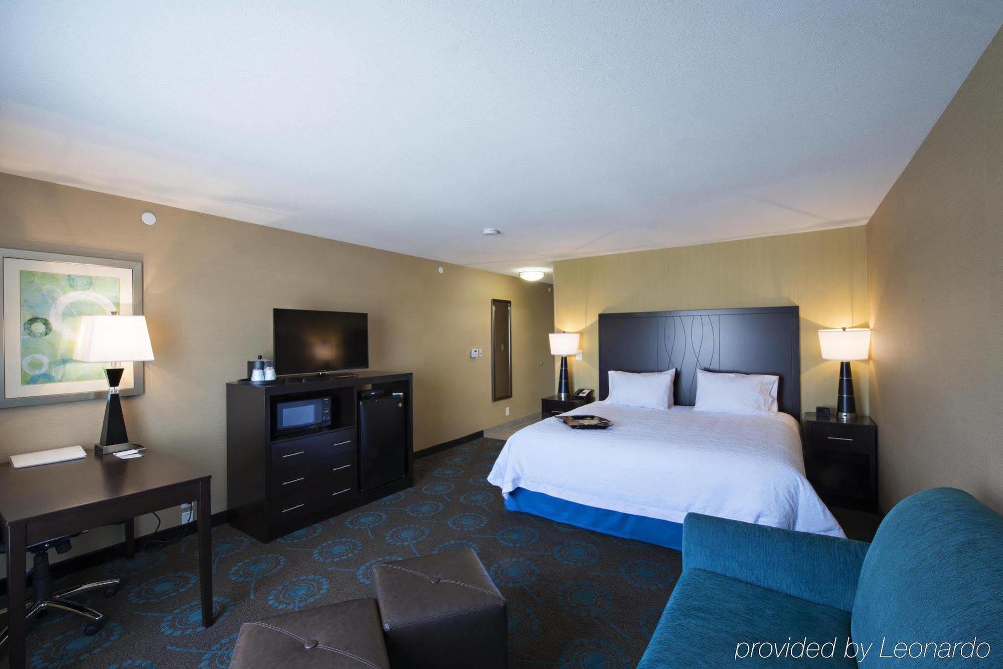 Hampton Inn Saskatoon South Экстерьер фото